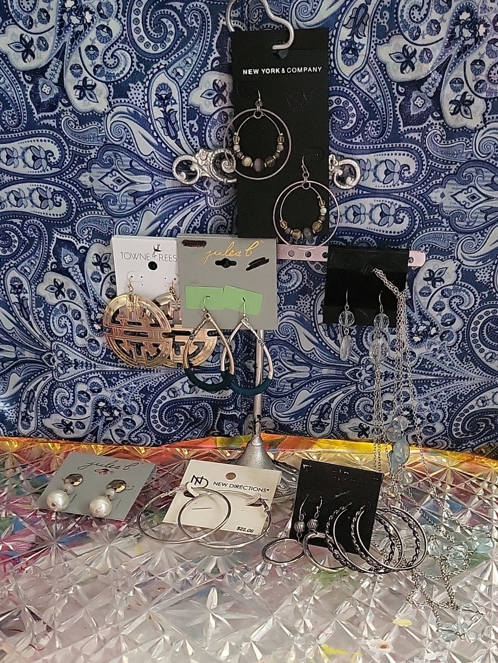 BLOWOUT SALE LOT OF 8 EARRINGS & NECKLACE !! NO OFFERS $25 TAKES IT ALL!